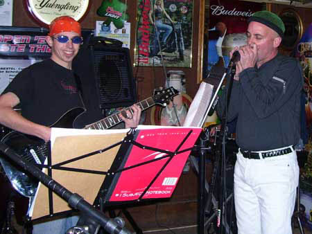 Shane
                                                        Sanders and Paul
                                                        Vincent on harp