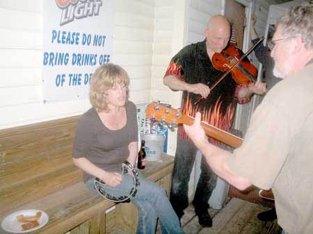 Jill Gene
                                                        and Burt out for
                                                        some air