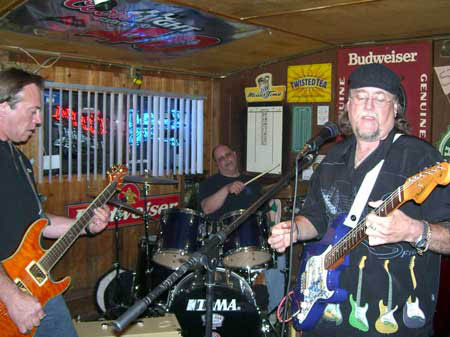 Mick, Rich
                                                        and Charley play
                                                        the blues at
                                                        Open Mic at Big
                                                        Johns Pub