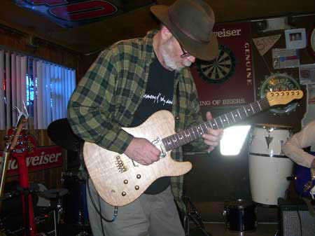 Andrew
                                                        finds the
                                                        perfect BLUES
                                                        riff