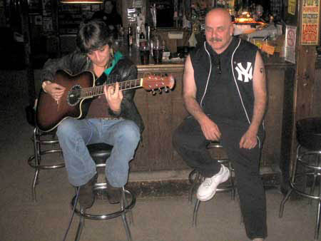 Ruthie
                                                        Bently, Gypsy
                                                        QUeen of the
                                                        BLUES with our
                                                        new friend Mike